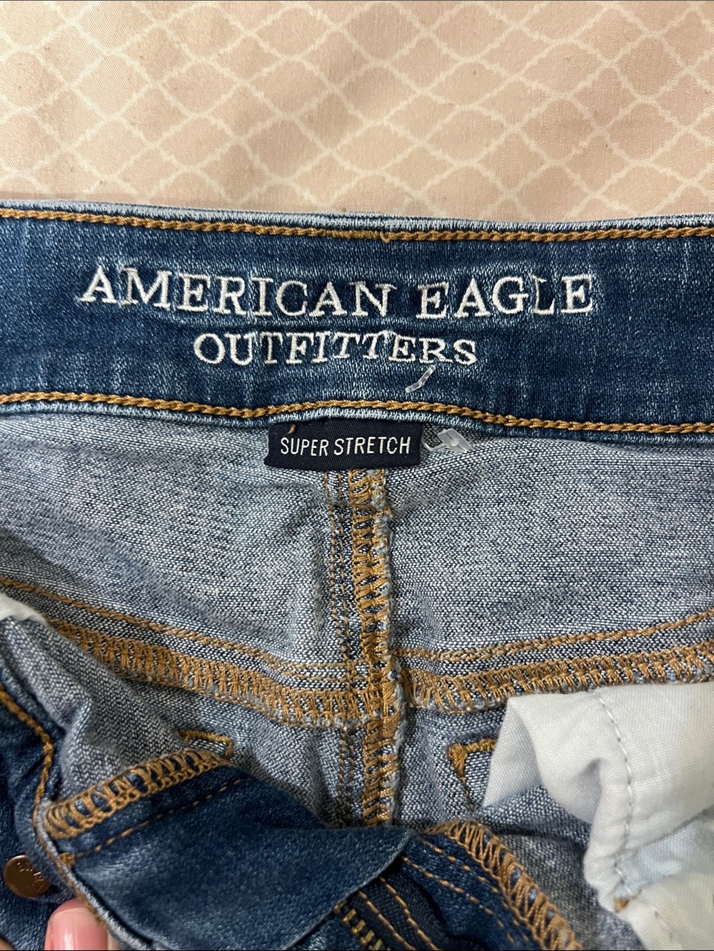 American Eagle Outfitters Women’s Medium Blue Distressed Rolled-Hem Jean Shorts - Picture 4 of 5